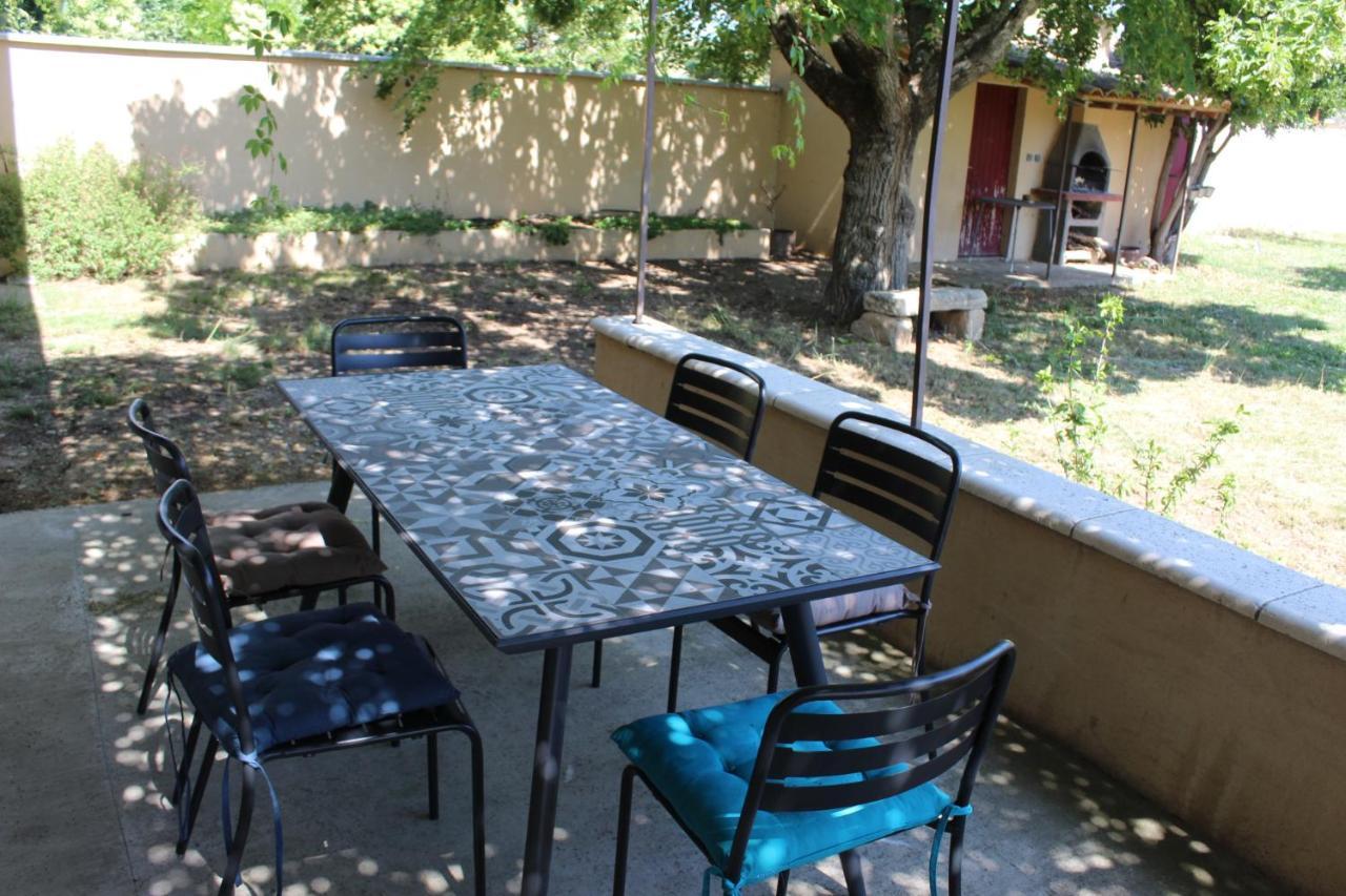 Mas La Gentille ,,, A La Campagne , Beautiful Outdoor , Swimming Pool , Pool House , Nice Green Garden , Bbq ,,, Only For You , Pour Passer Un Sejour Inoubliable Pernes-les-Fontaines Exterior foto